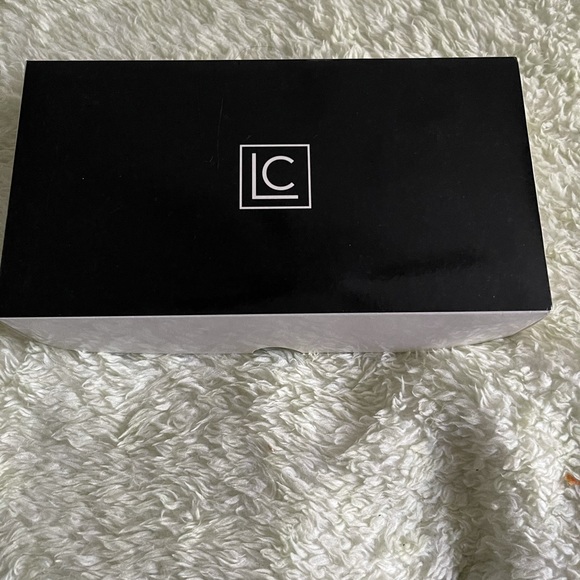 New Liz Claibourne Wallet - Picture 2 of 5